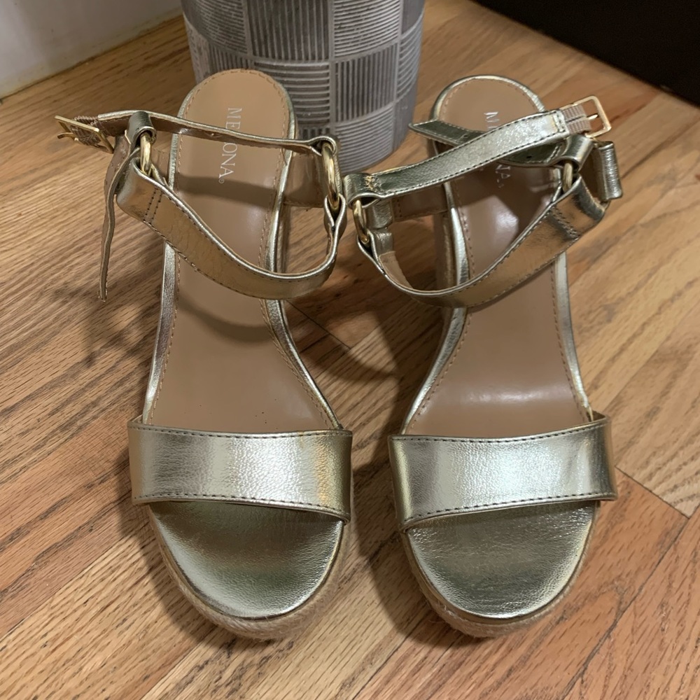 Silver wedges